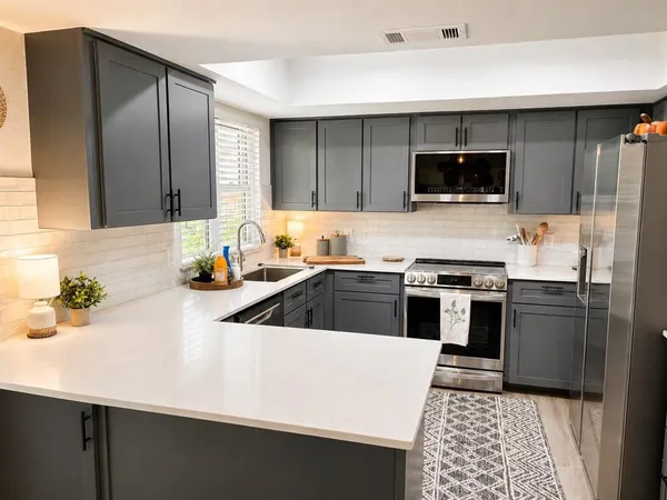 $2,200 | 848 West Lynn Creek Drive, Arlington, TX 76001