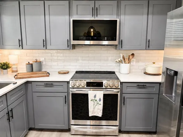 $2,200 | 848 West Lynn Creek Drive, Arlington, TX 76001
