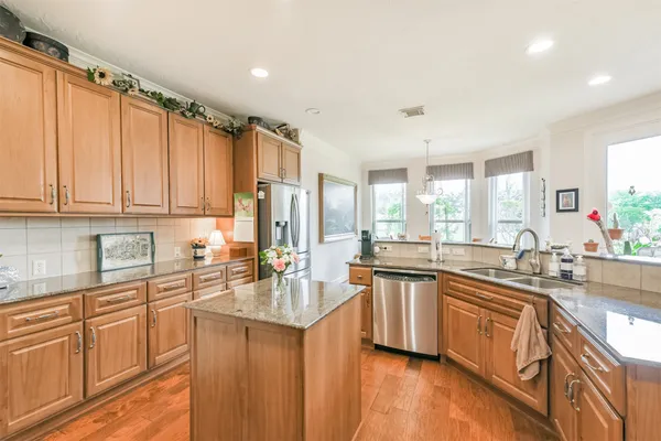 $525,000 | 835 Lake Grayson Drive, Katy, TX 77494