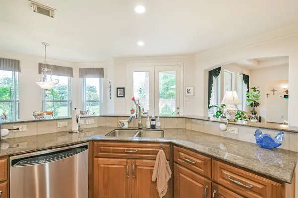 $525,000 | 835 Lake Grayson Drive, Katy, TX 77494