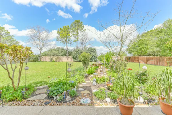 $525,000 | 835 Lake Grayson Drive, Katy, TX 77494