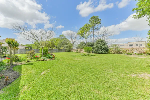 $525,000 | 835 Lake Grayson Drive, Katy, TX 77494