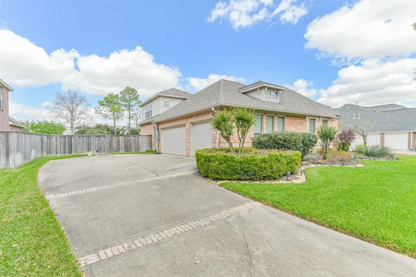 $525,000 | 835 Lake Grayson Drive, Katy, TX 77494