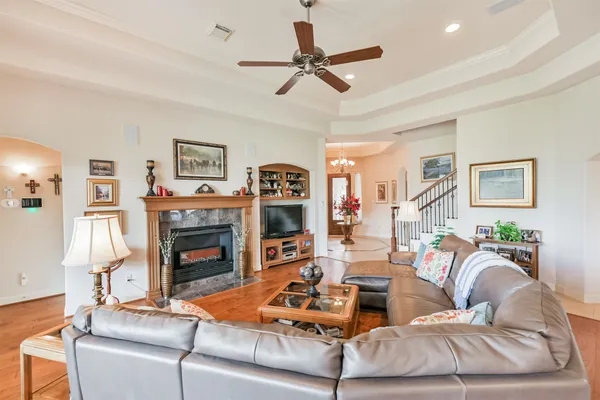 $525,000 | 835 Lake Grayson Drive, Katy, TX 77494