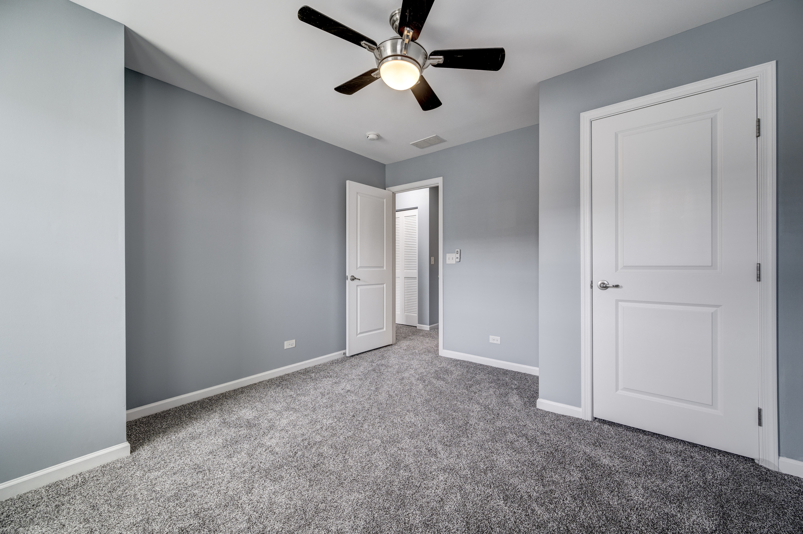 331 North Commerce Street Aurora, IL 60504 - Photo 20 of 41 an empty room with closet and a chandelier fan