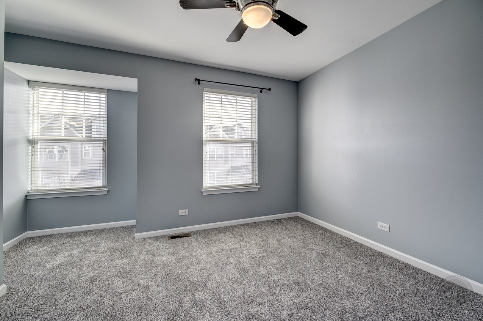 331 North Commerce Street Aurora, IL 60504 - Photo 22 of 41 a view of an empty room with a window