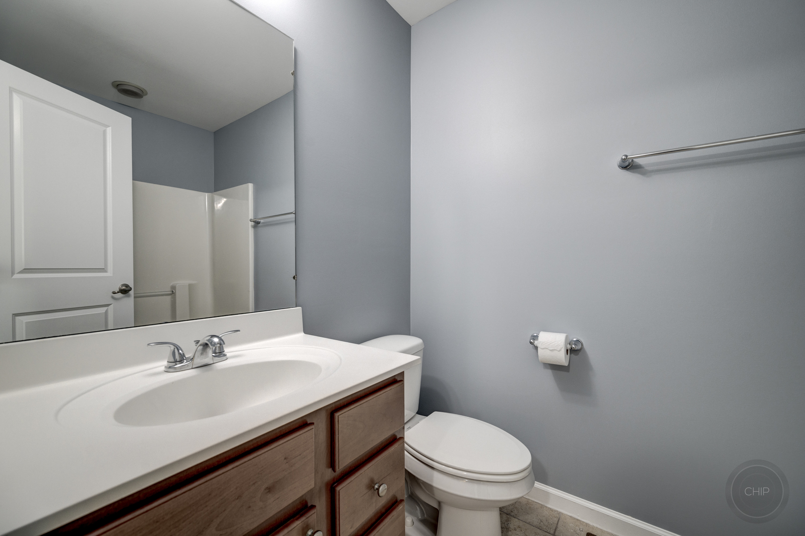 331 North Commerce Street Aurora, IL 60504 - Photo 25 of 41 a bathroom with a sink and a toilet