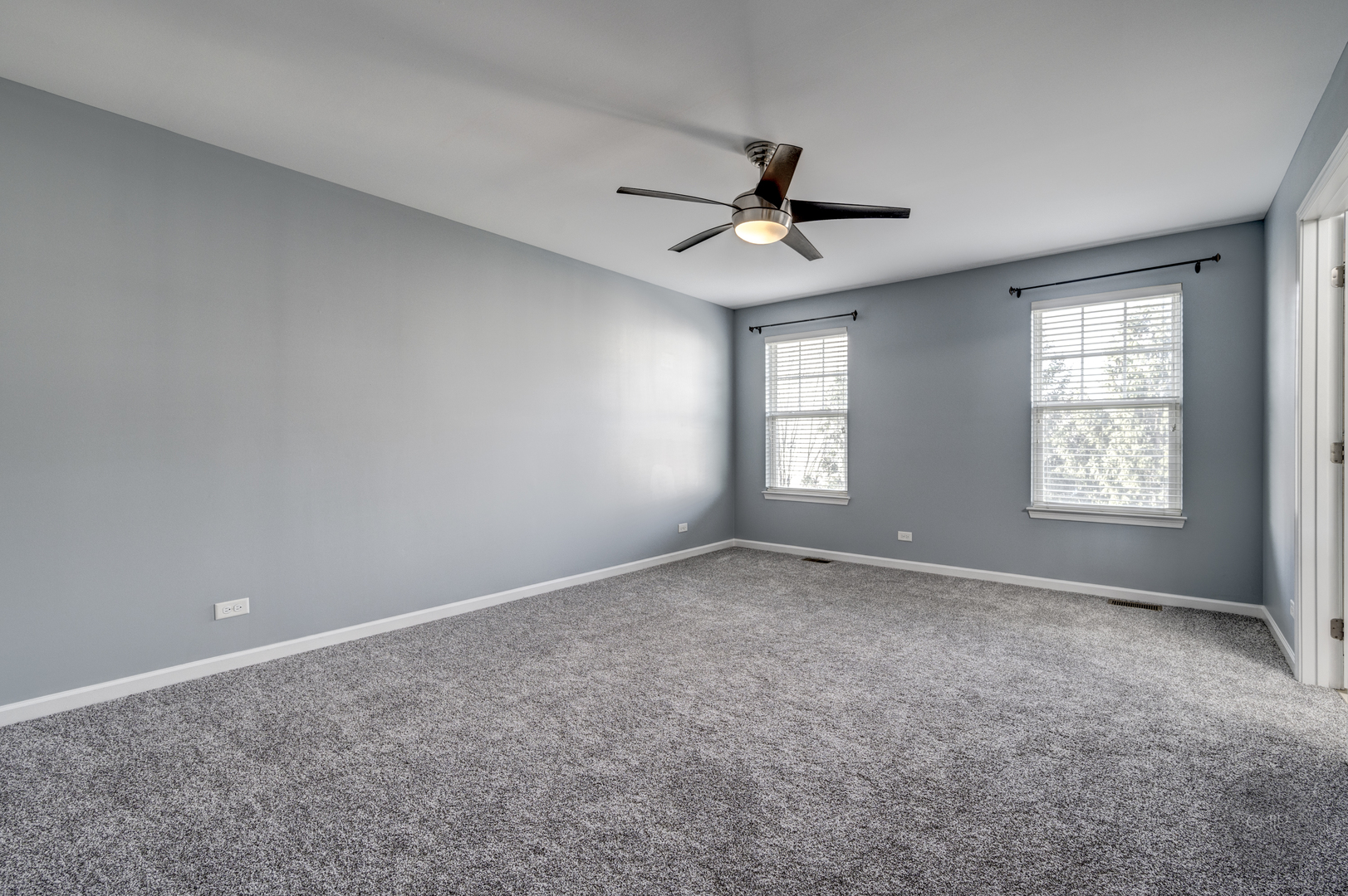 331 North Commerce Street Aurora, IL 60504 - Photo 27 of 41 a view of an empty room with a window