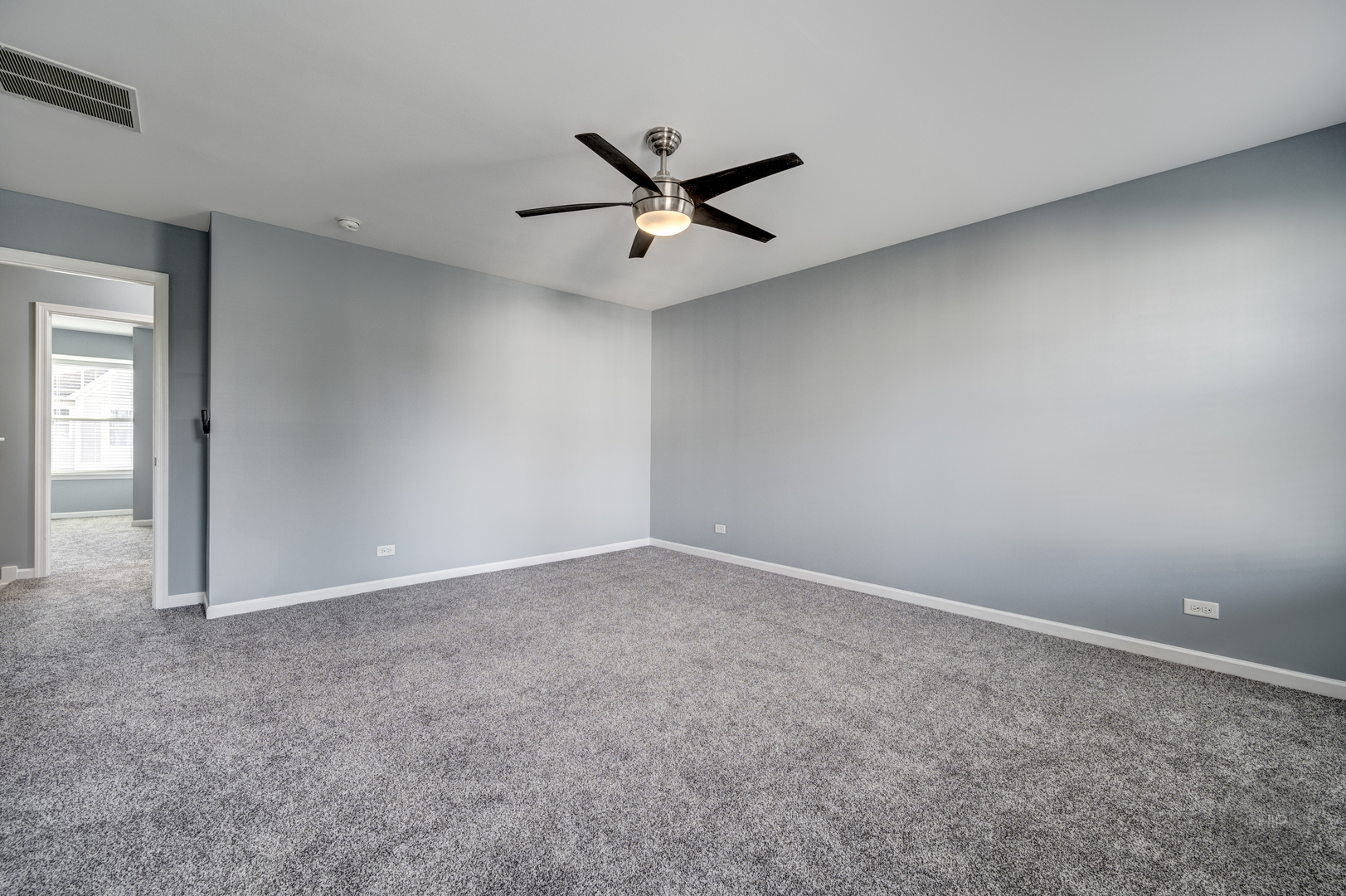 331 North Commerce Street Aurora, IL 60504 - Photo 30 of 41 a view of an empty room
