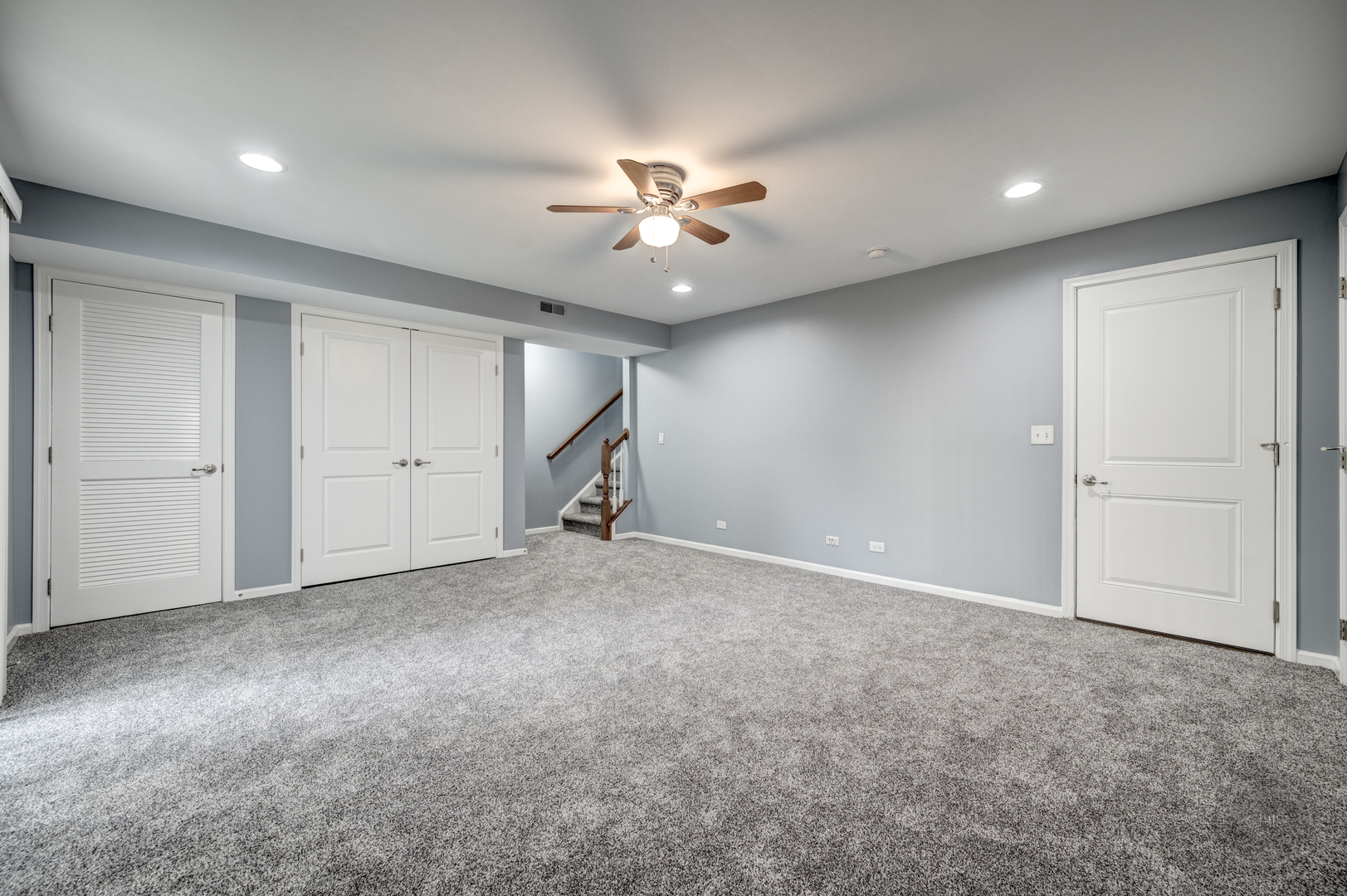 331 North Commerce Street Aurora, IL 60504 - Photo 36 of 41 an empty room with closet and windows