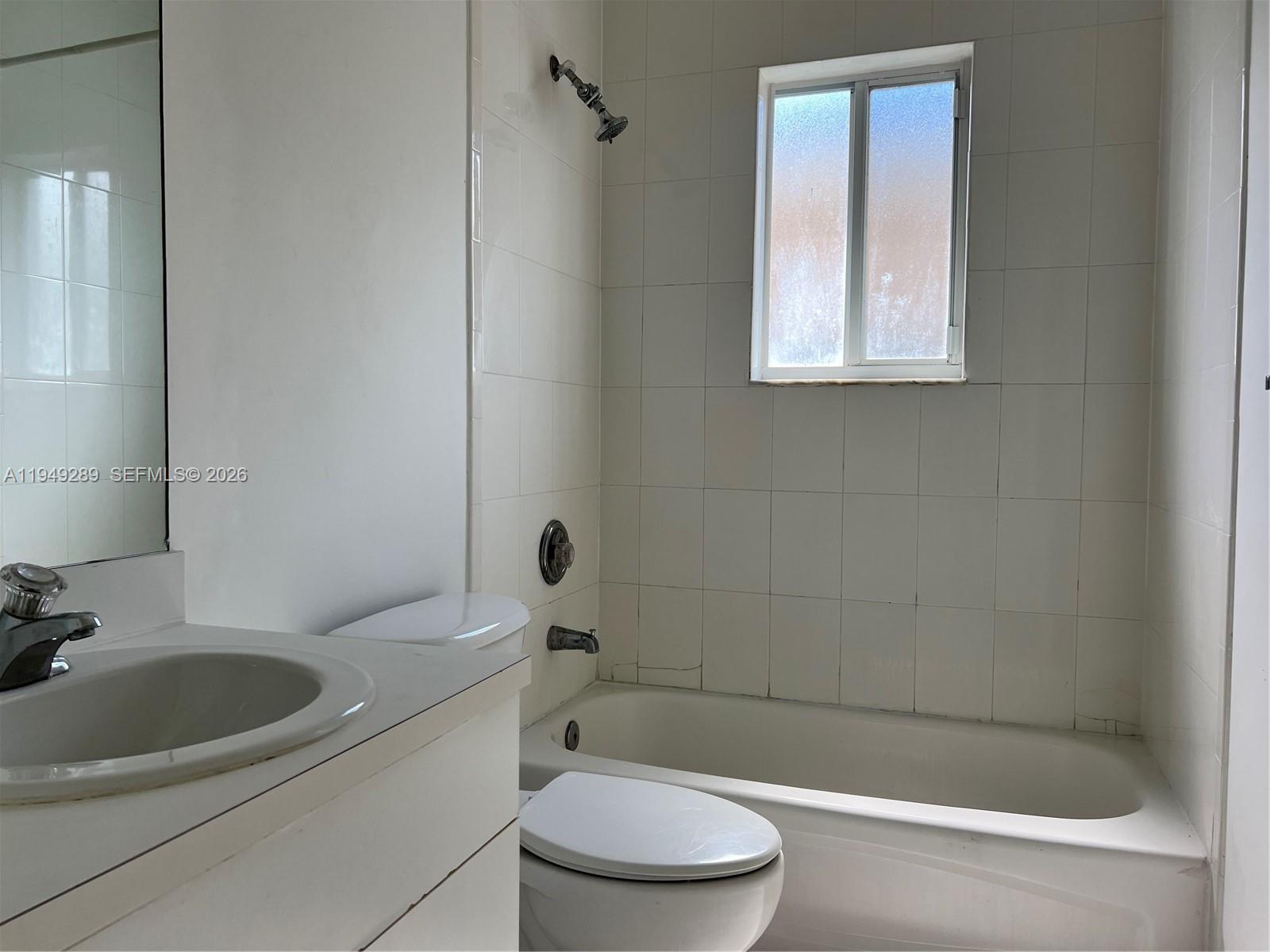 3401 Northeast 4th Street Homestead, FL 33033 - Photo 3 of 15 a bathroom with a toilet a sink and bathtub