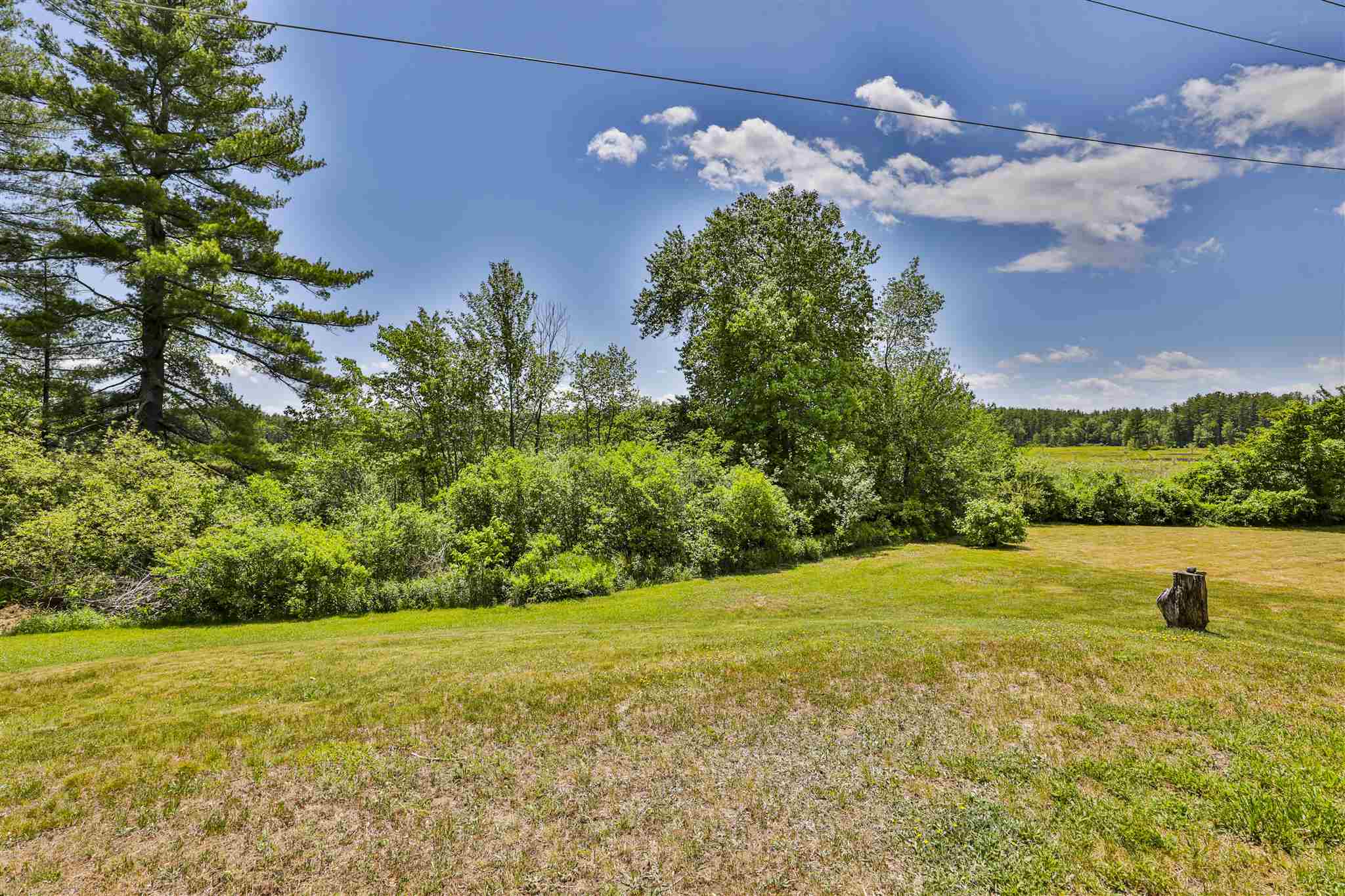 327 Whitehall Road Hooksett, NH 03106 - Photo 2 of 28