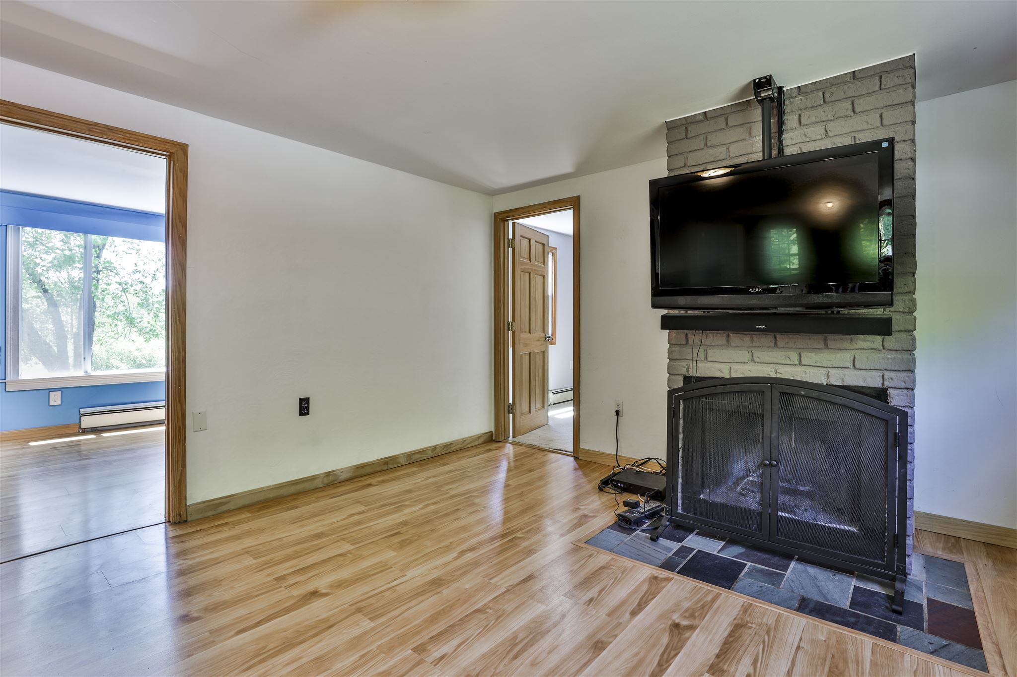 327 Whitehall Road Hooksett, NH 03106 - Photo 16 of 28