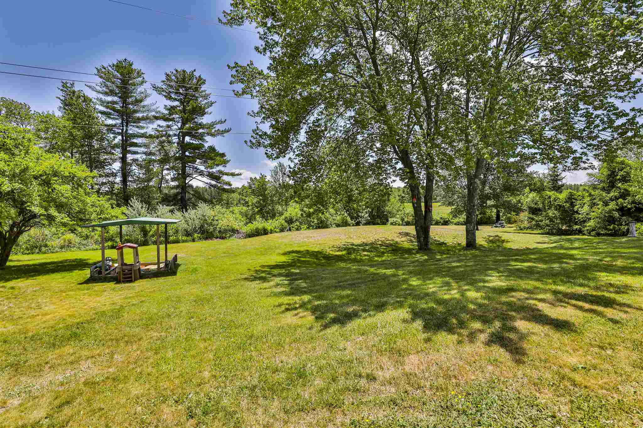 327 Whitehall Road Hooksett, NH 03106 - Photo 3 of 28