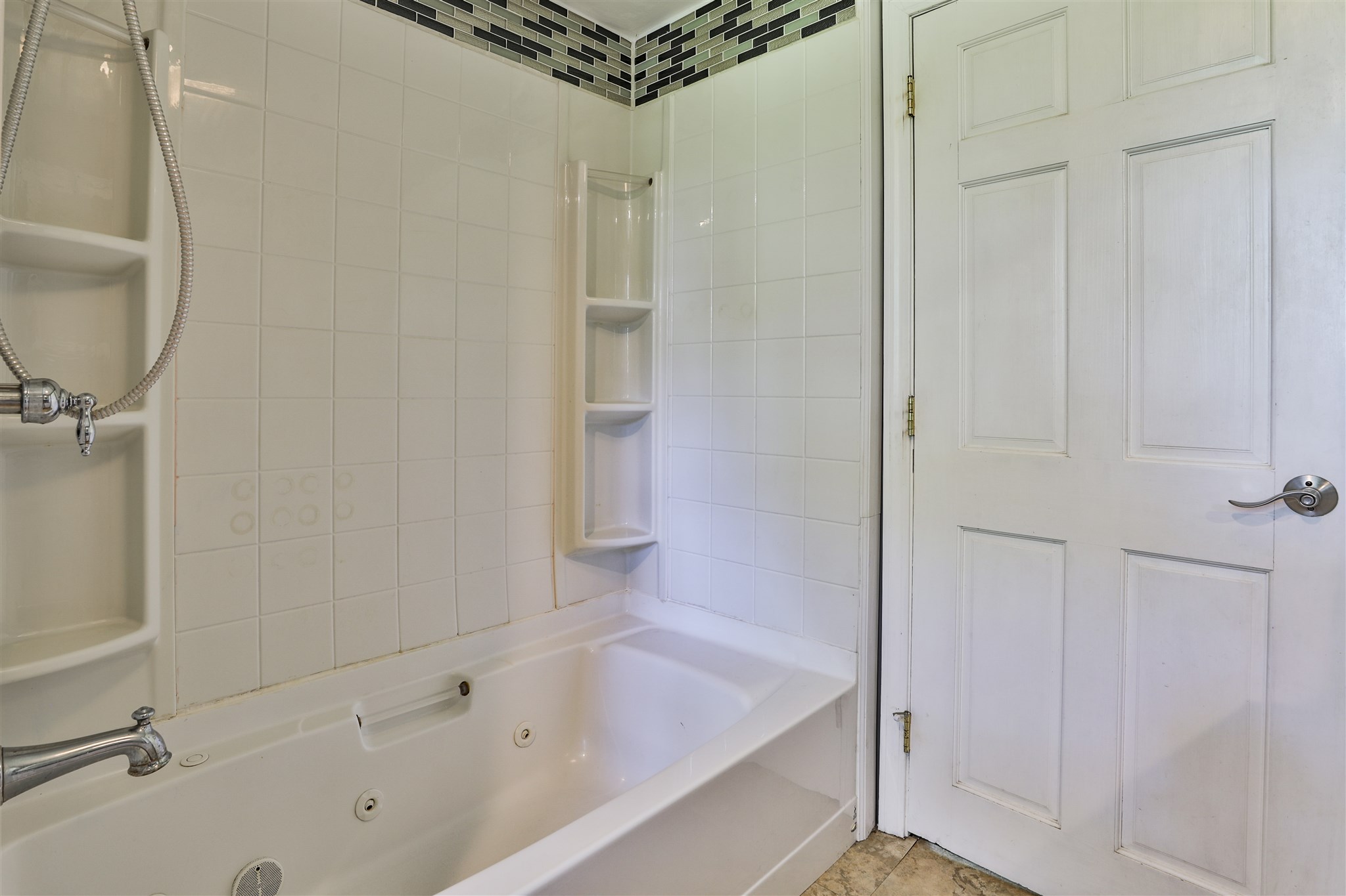 327 Whitehall Road Hooksett, NH 03106 - Photo 23 of 28