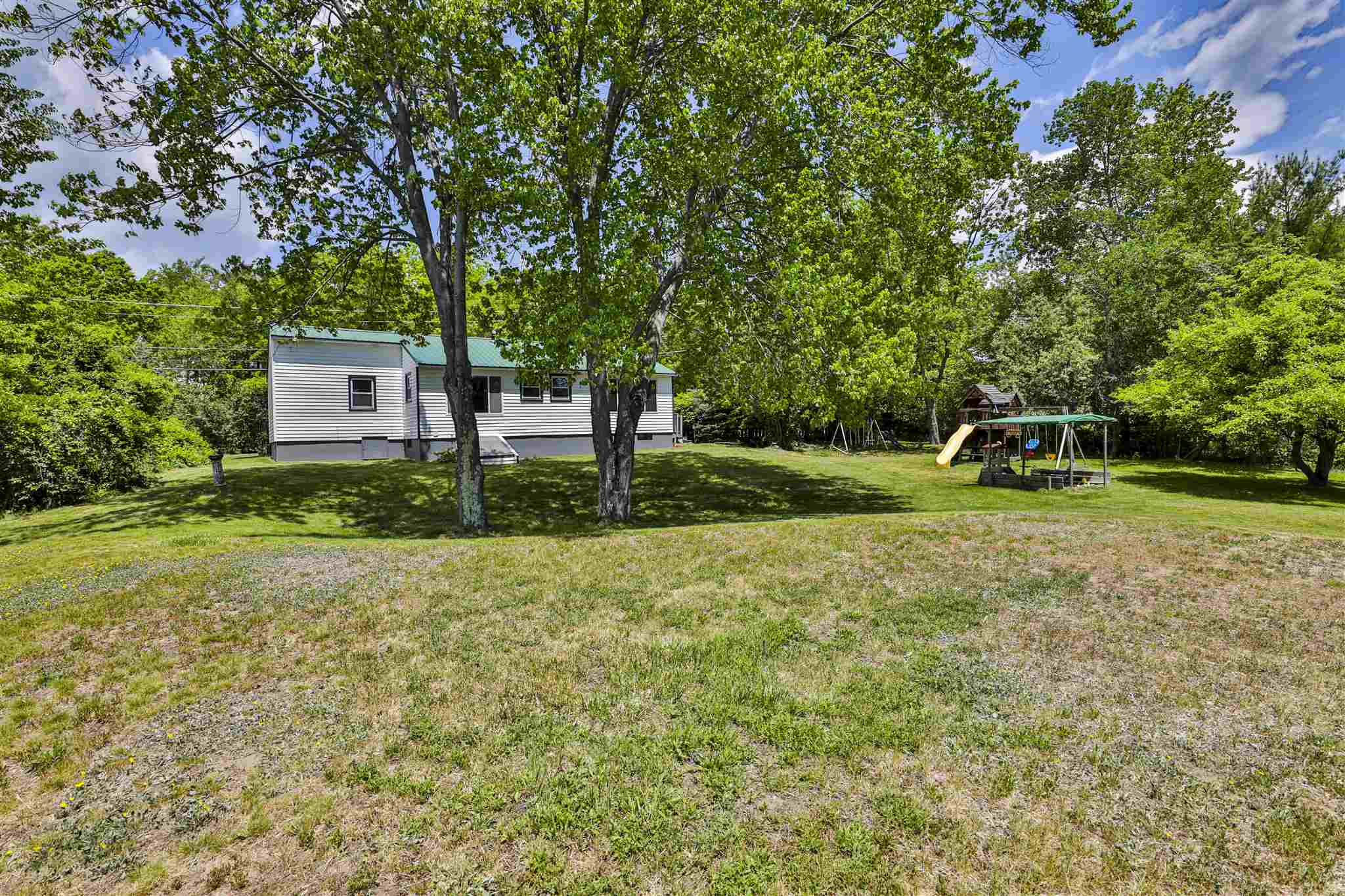 327 Whitehall Road Hooksett, NH 03106 - Photo 4 of 28