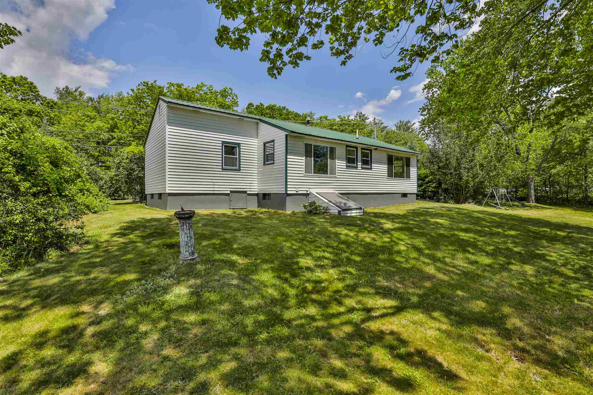 327 Whitehall Road Hooksett, NH 03106 - Photo 5 of 28