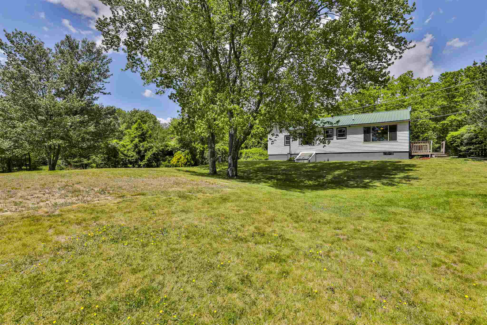 327 Whitehall Road Hooksett, NH 03106 - Photo 6 of 28