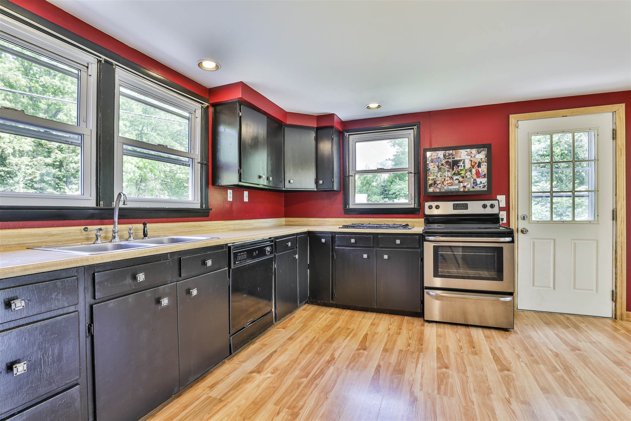 327 Whitehall Road Hooksett, NH 03106 - Photo 8 of 28
