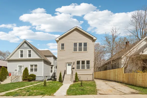 $469,000 | 9935 South Winston Avenue, Chicago, IL 60643