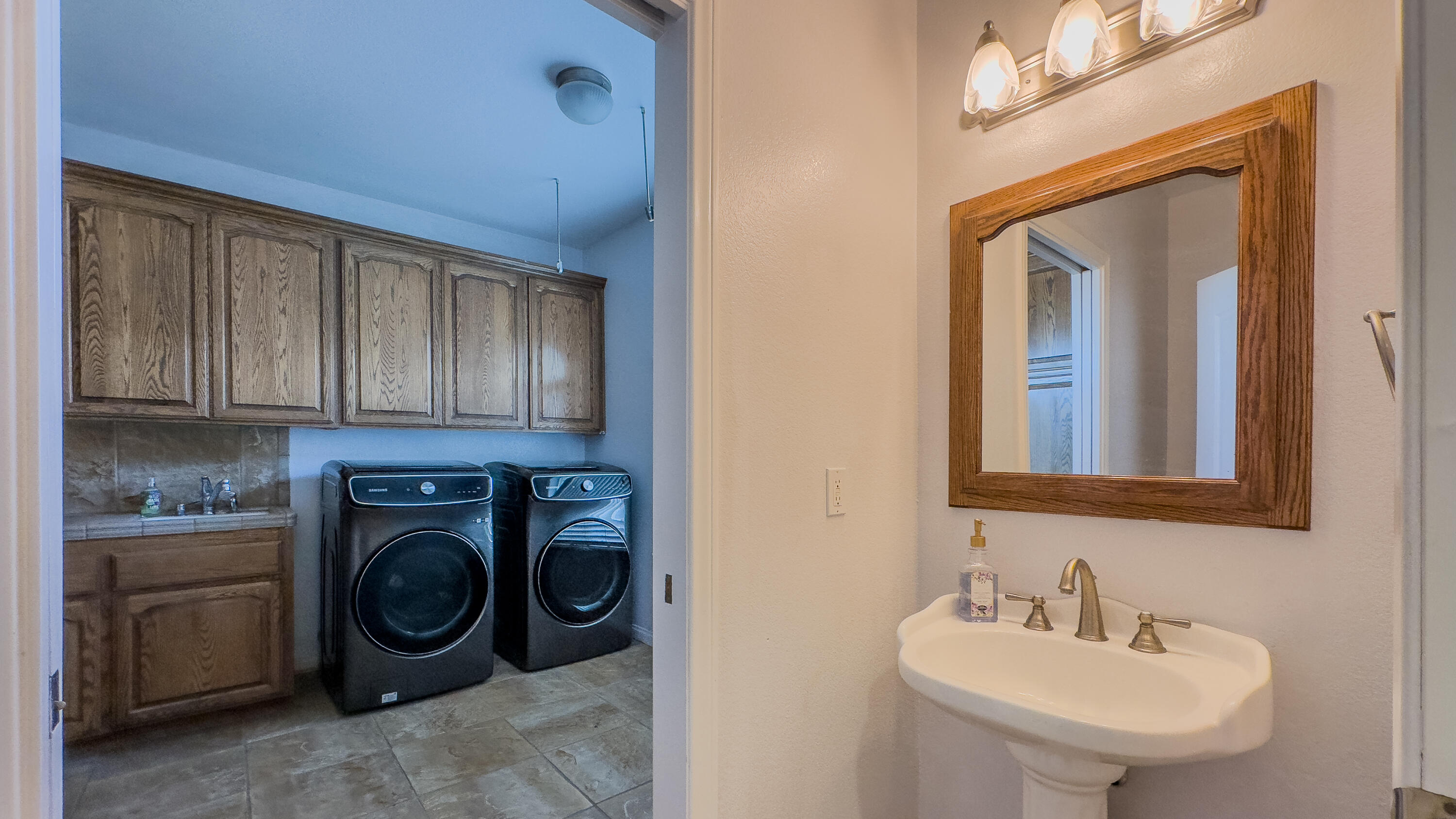 23725 Portland Road Apple Valley, CA 92308 - Photo 14 of 51 property-32