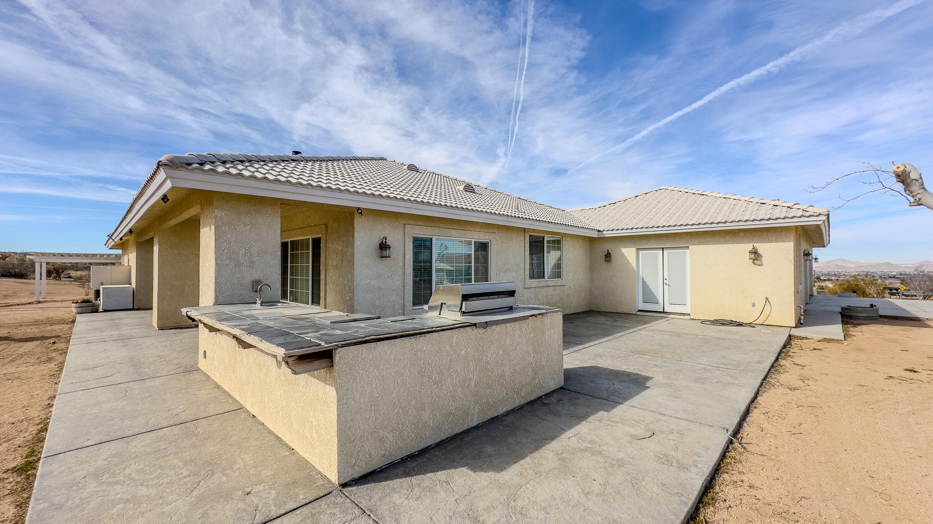 23725 Portland Road Apple Valley, CA 92308 - Photo 4 of 51 property-17