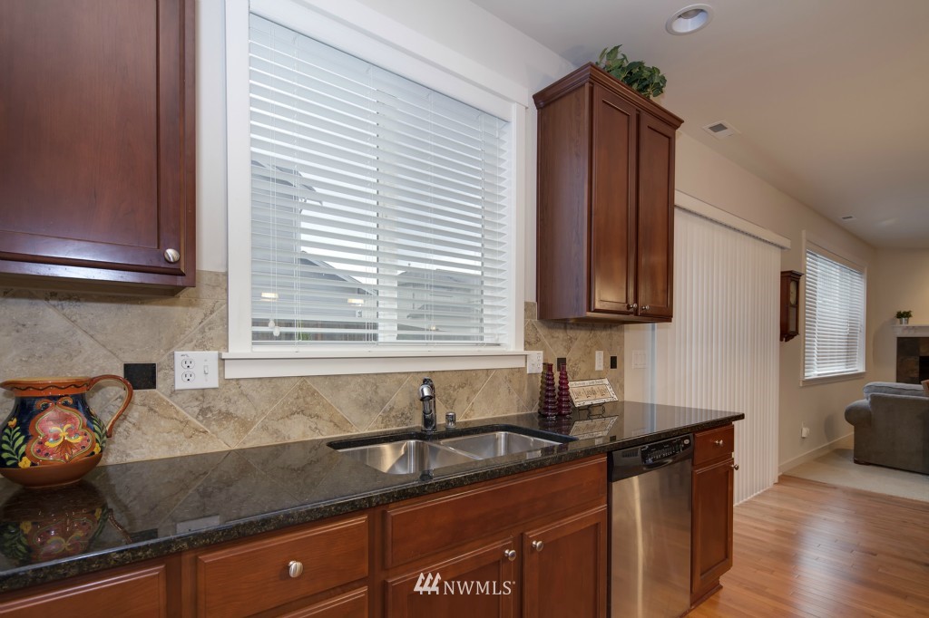 3915 219th Street Southeast Bothell, WA 98021 - Photo 7 of 15