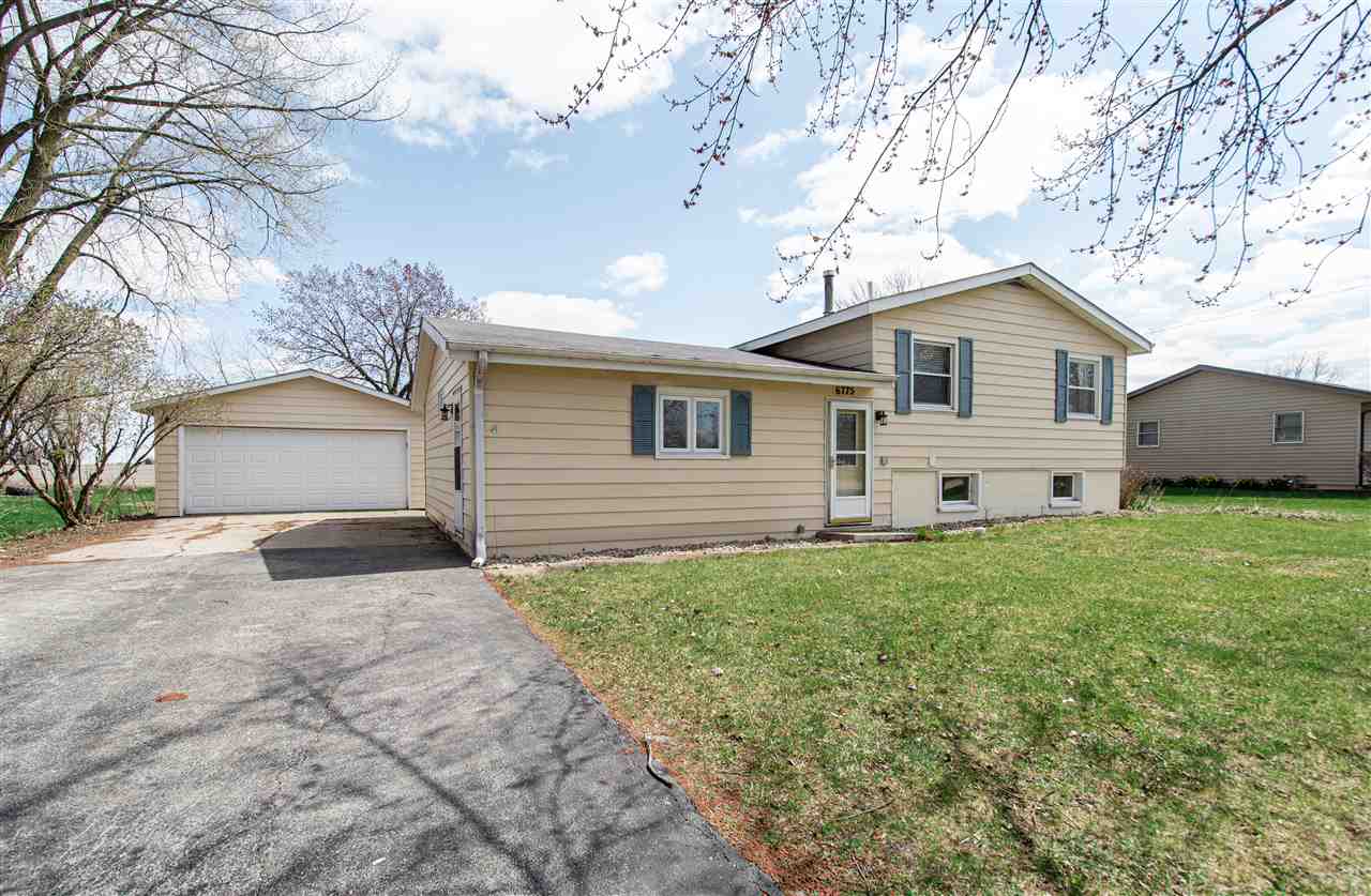 6775 South Sarah Avenue Rochelle, IL 61068 - Photo 3 of 26 a house view with a garden space