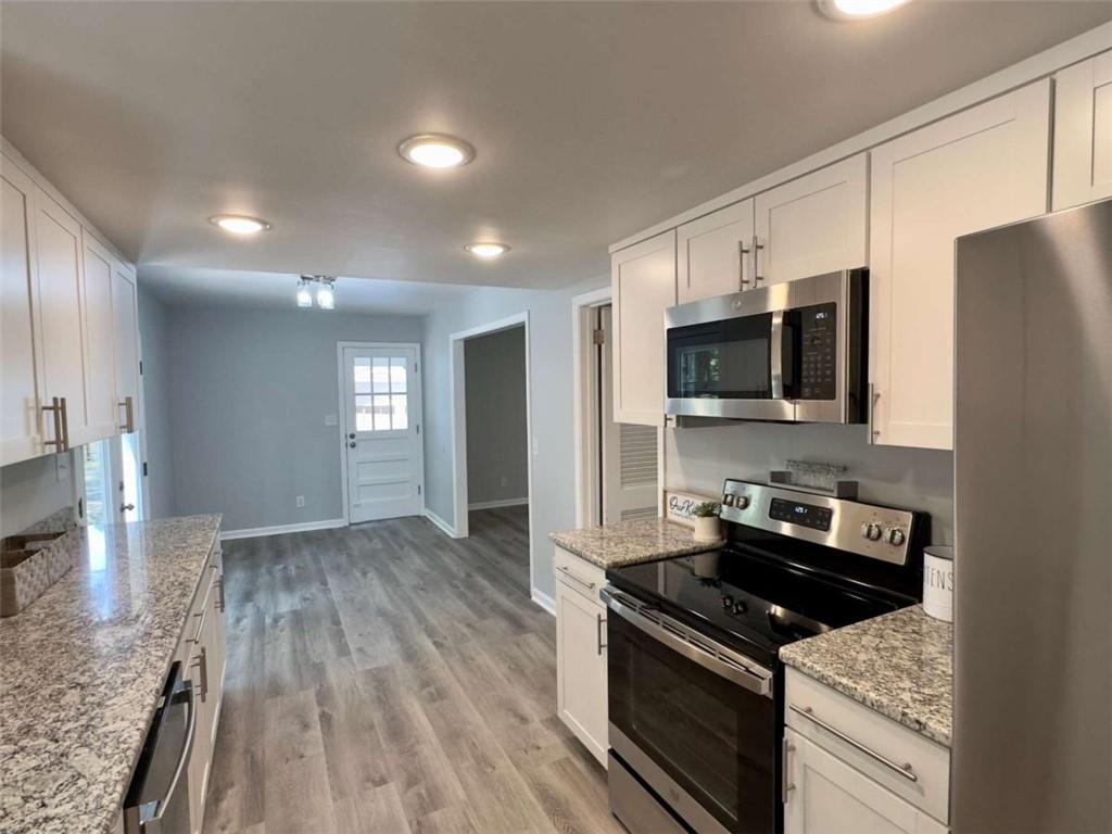6 Westlyn Drive Rome, GA 30165 - Photo 5 of 25 a kitchen with granite countertop a stove and a sink