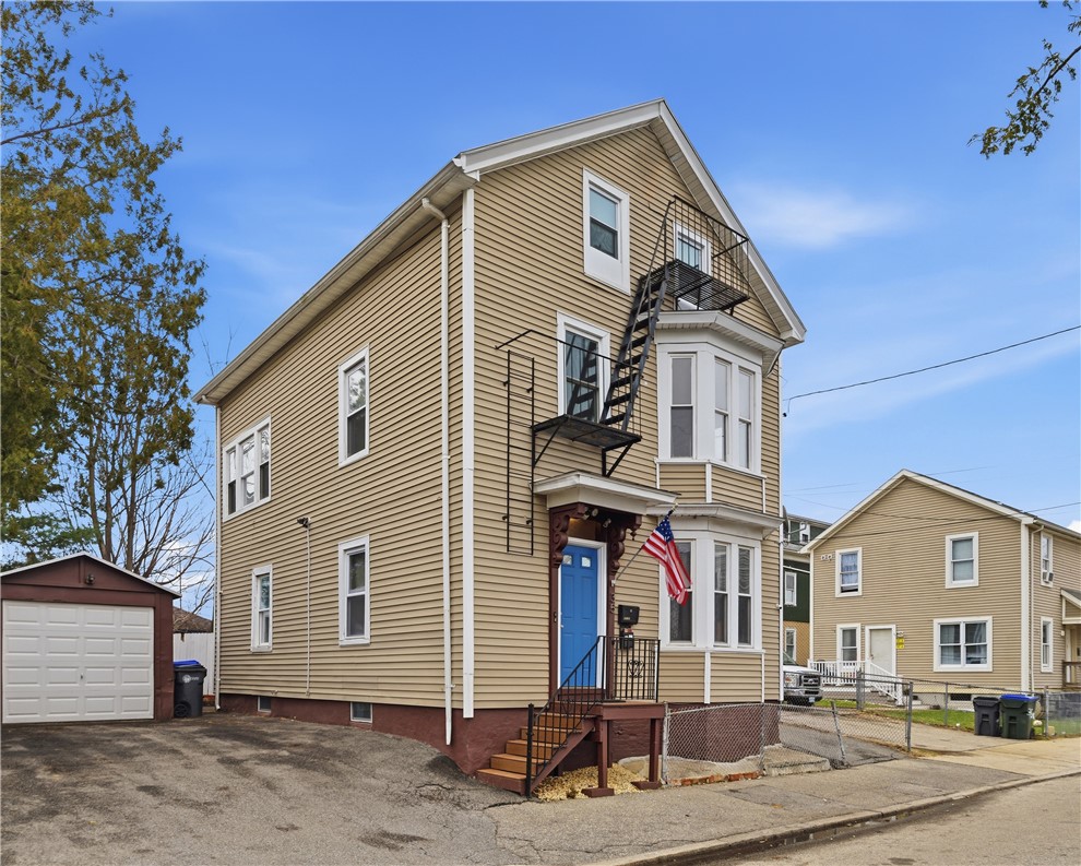 35 Gifford Street Providence, RI 02909 - Photo 2 of 38