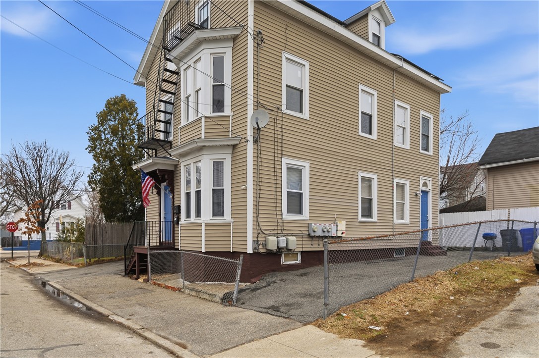 35 Gifford Street Providence, RI 02909 - Photo 3 of 38
