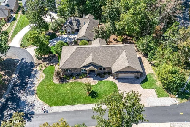 $699,900 | 400 Tanasi Way, Loudon, TN 37774