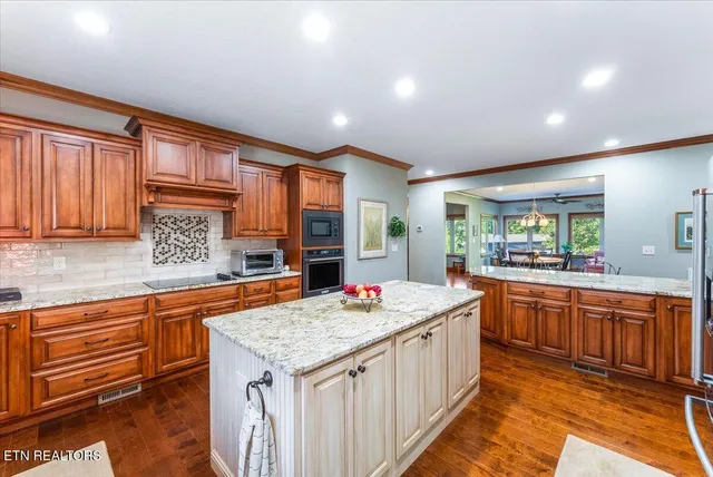 $699,900 | 400 Tanasi Way, Loudon, TN 37774