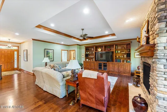 $699,900 | 400 Tanasi Way, Loudon, TN 37774