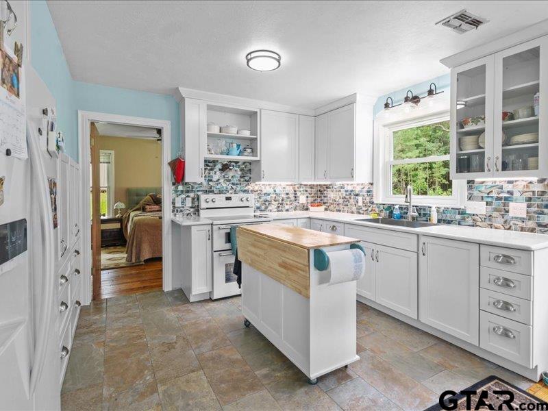 3381 County Road 452 Palestine, TX 75803 - Photo 19 of 45