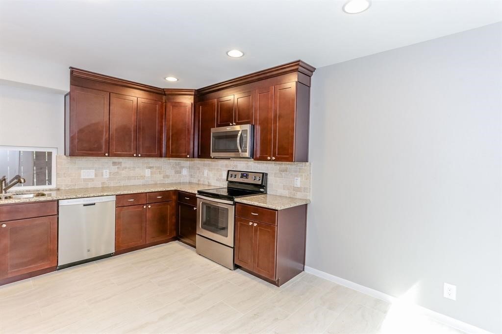 1918 Branard Street Houston, TX 77098 - Photo 9 of 23