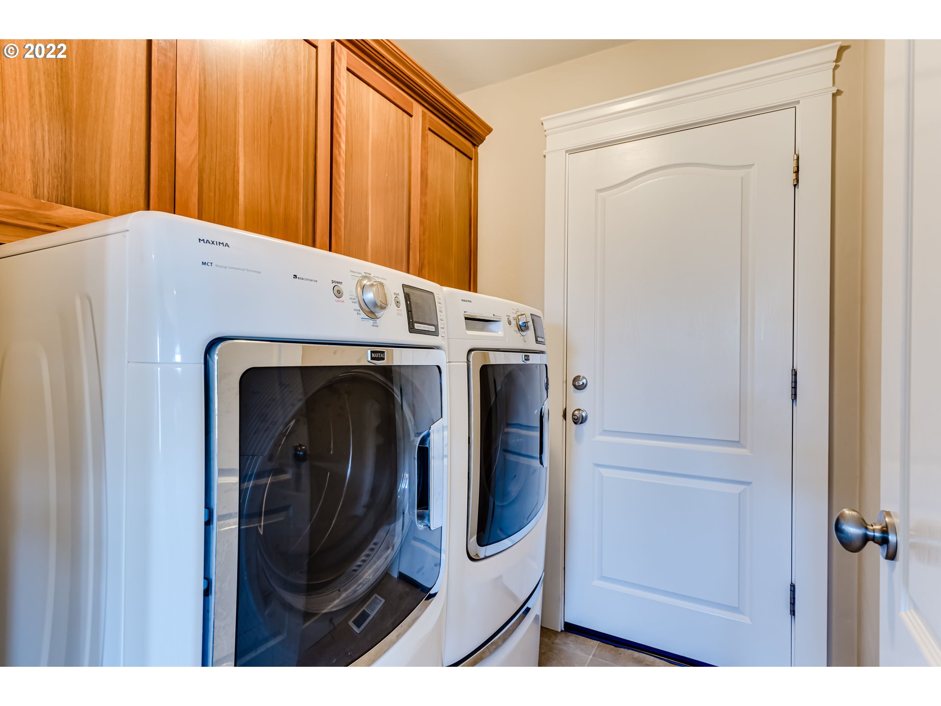 4750 Rocky Road Springfield, OR 97478 - Photo 15 of 32 a utility room with dryer and washer