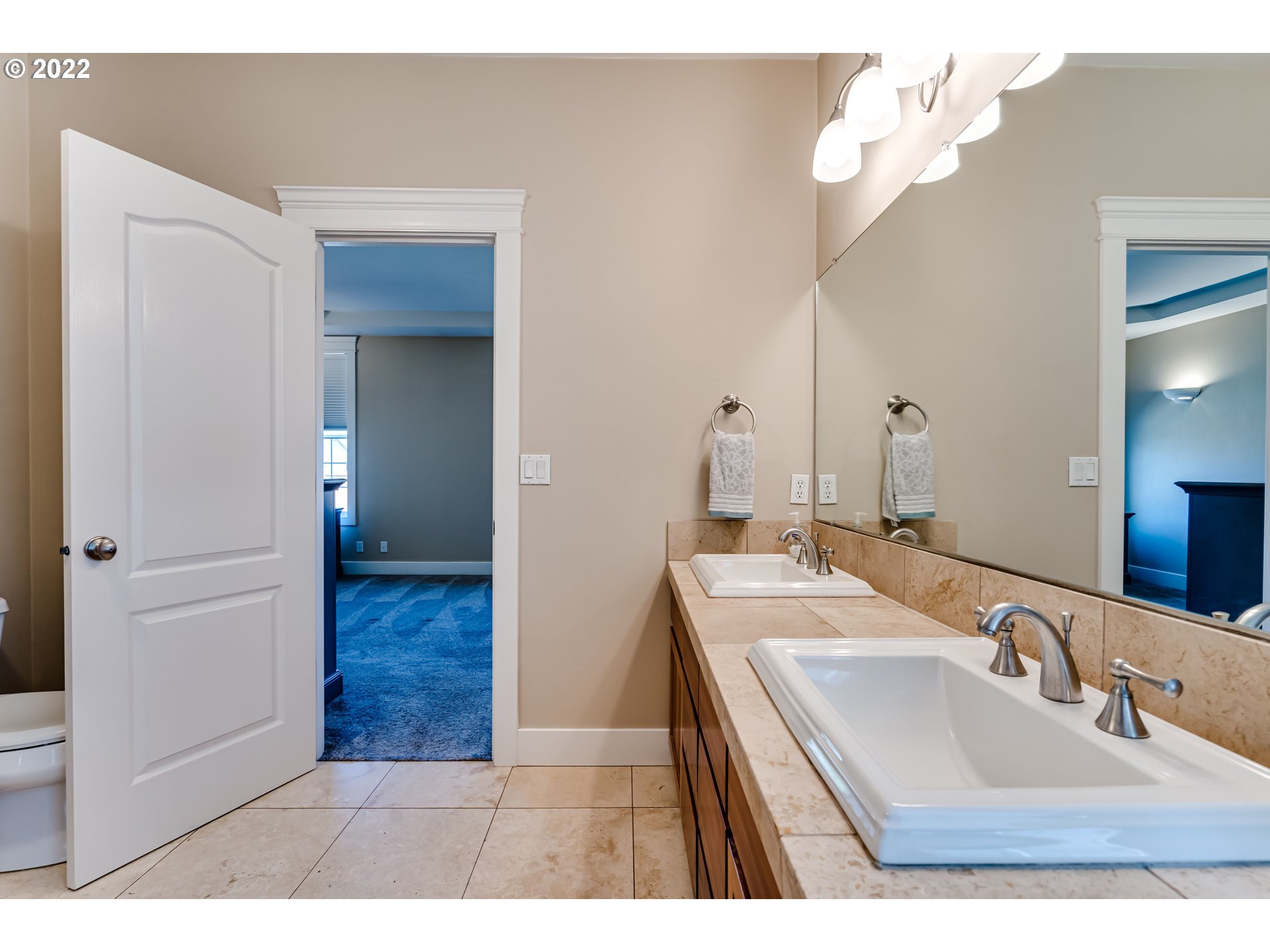 4750 Rocky Road Springfield, OR 97478 - Photo 20 of 32 a bathroom with a sink a vanity and a mirror