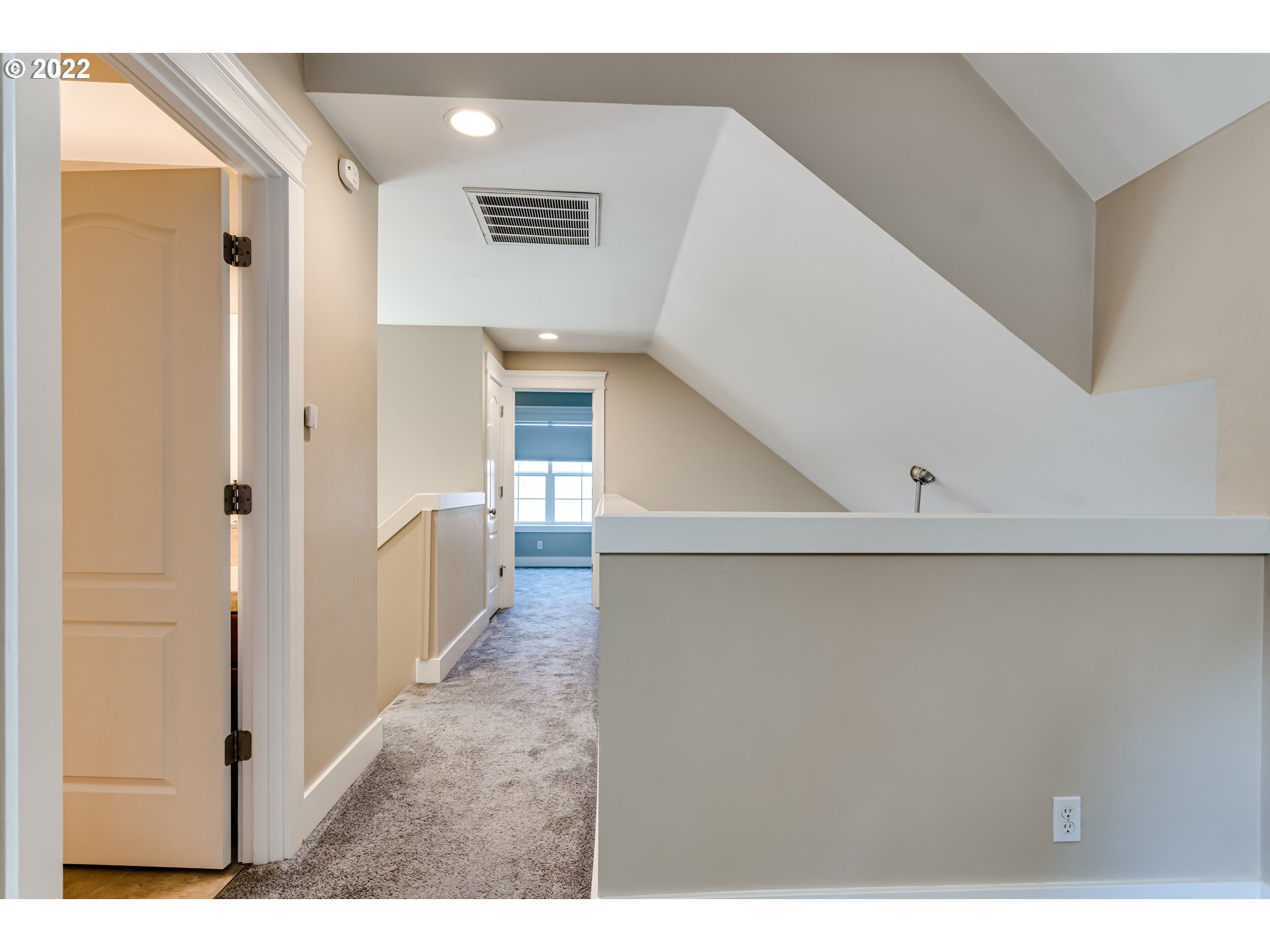 4750 Rocky Road Springfield, OR 97478 - Photo 23 of 32 a view of a hallway with white walls and cabinet