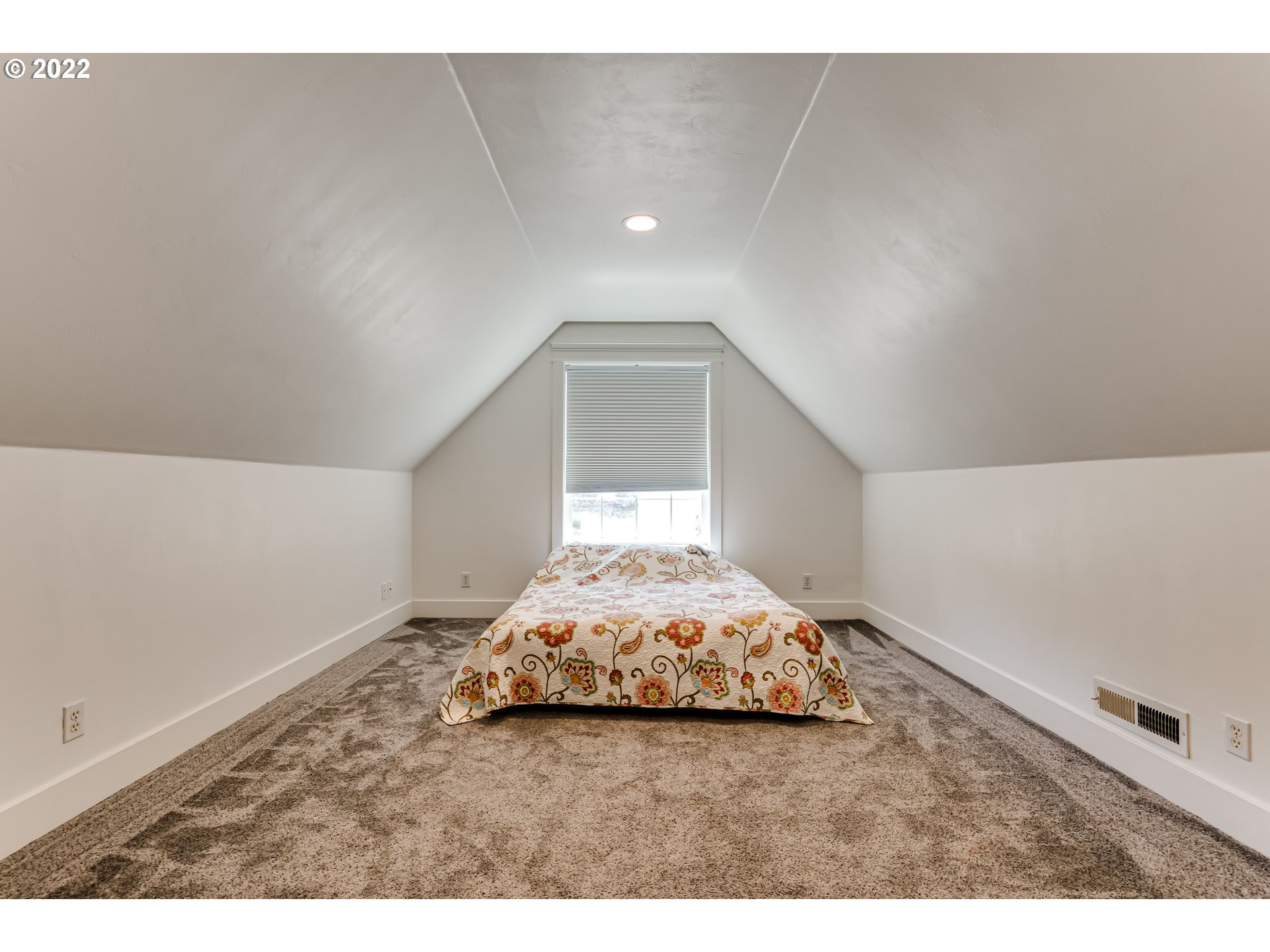 4750 Rocky Road Springfield, OR 97478 - Photo 24 of 32 a bedroom with a bed and a window