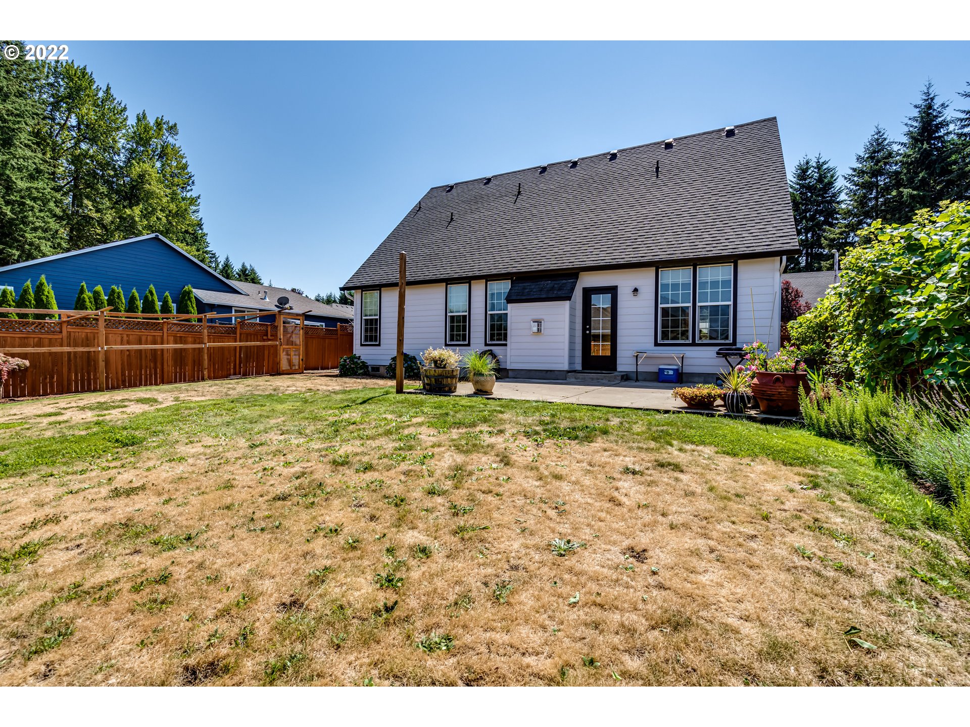 4750 Rocky Road Springfield, OR 97478 - Photo 30 of 32 a front view of a house with garden
