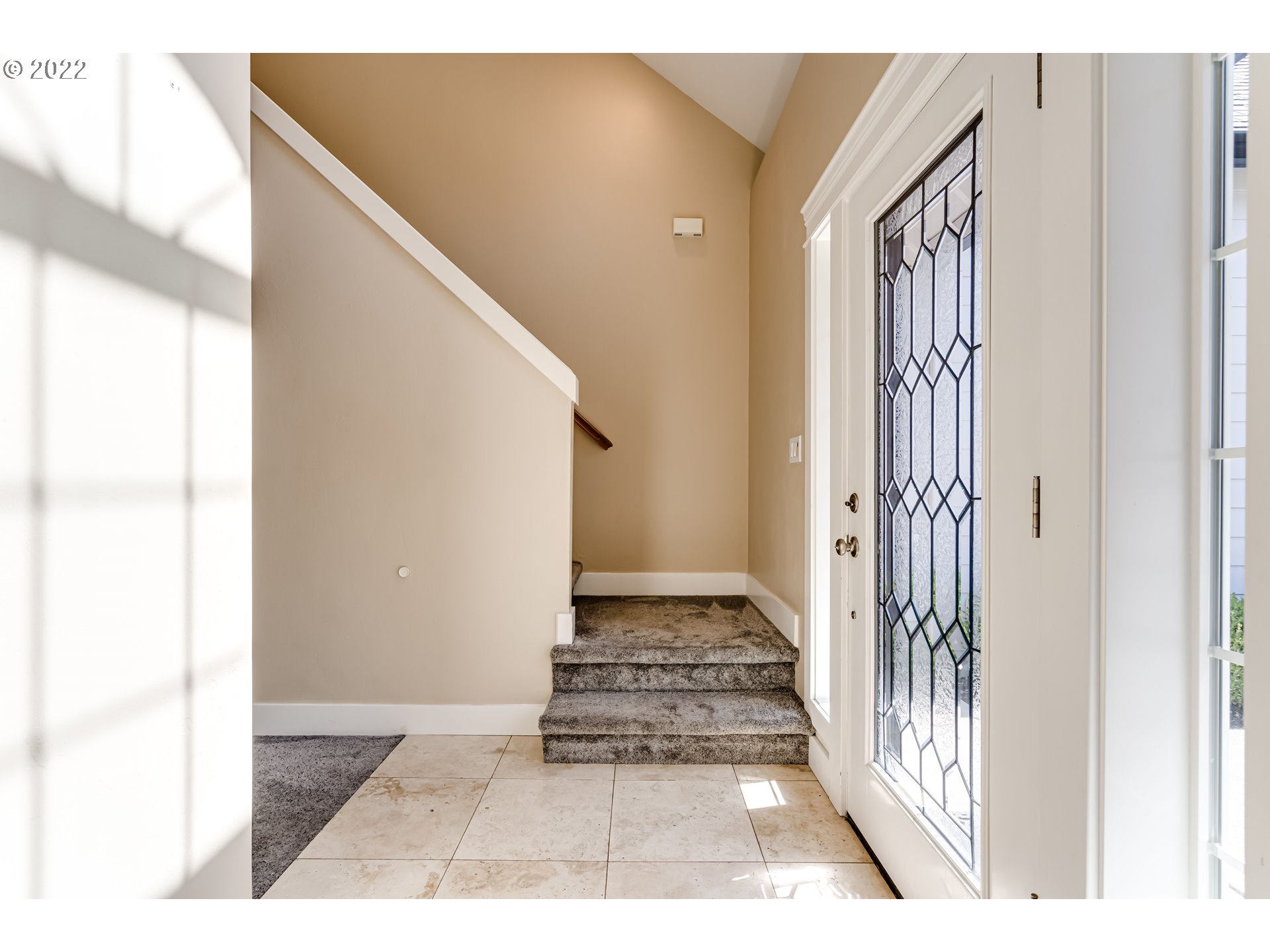 4750 Rocky Road Springfield, OR 97478 - Photo 4 of 32 a view of a hallway with a white walls