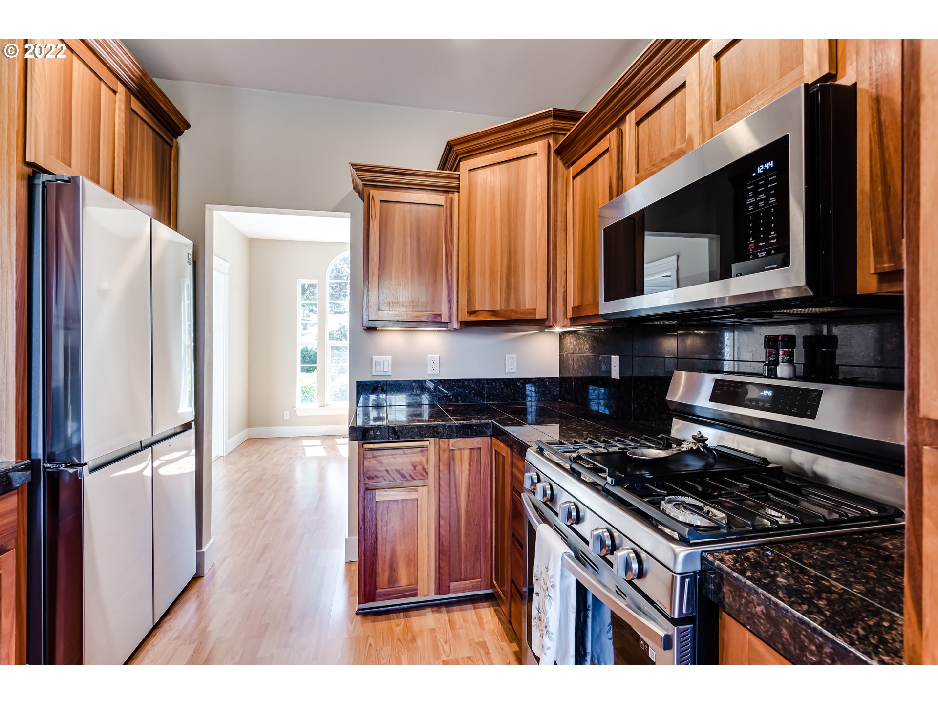 4750 Rocky Road Springfield, OR 97478 - Photo 10 of 32 a kitchen with stainless steel appliances granite countertop a stove a refrigerator and a microwave