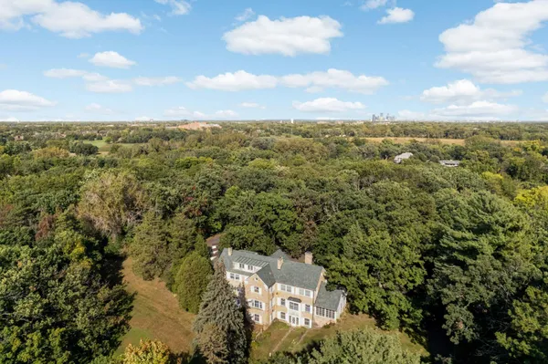 $14,500,000 | 8 Merilane, Edina, MN 55436