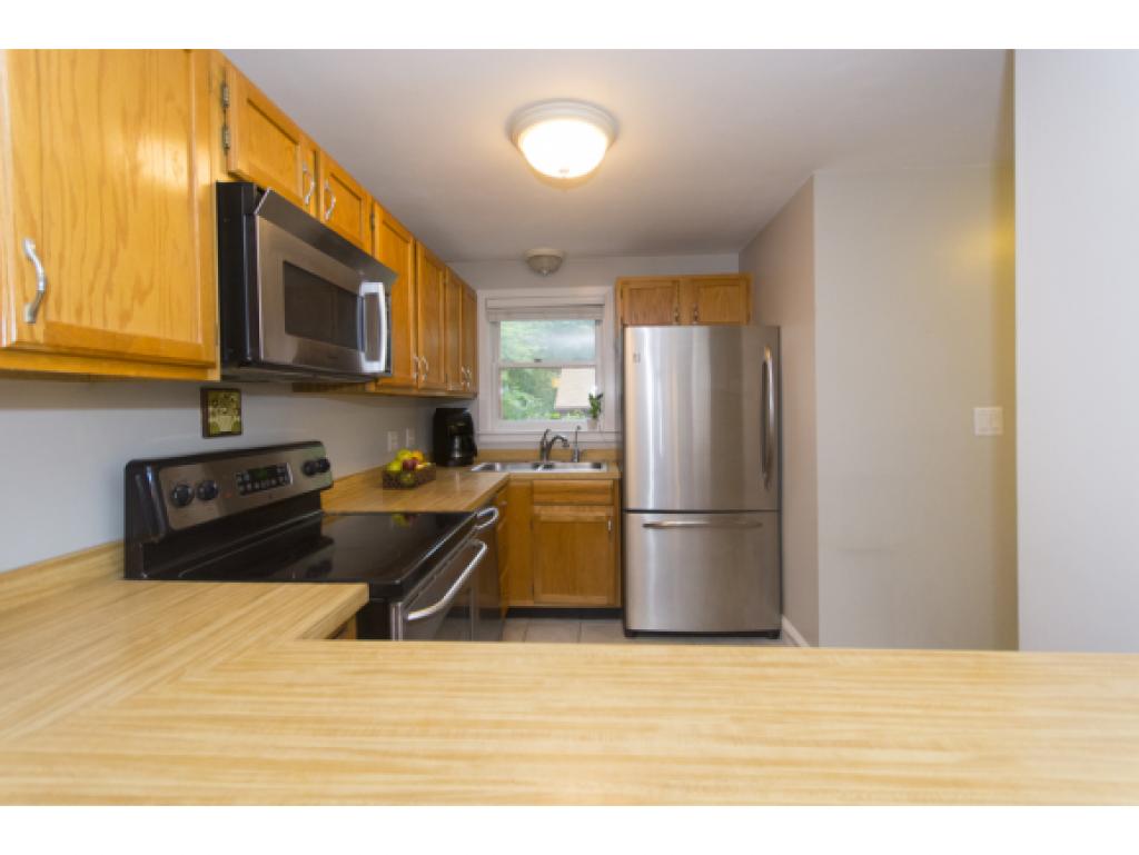 9 Kirriemuir Road, Unit 9 Stratham, NH 03885 - Photo 15 of 33 Gallery Image 15