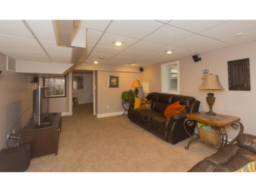 9 Kirriemuir Road, Unit 9 Stratham, NH 03885 - Photo 29 of 33 Gallery Image 29
