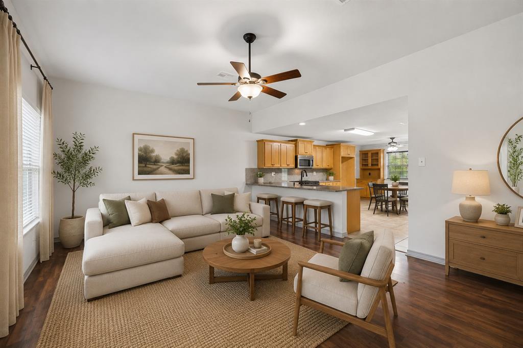 3111 North Walnut Grove Road Midlothian, TX 76065 - Photo 4 of 20 Living Room - virtually staged