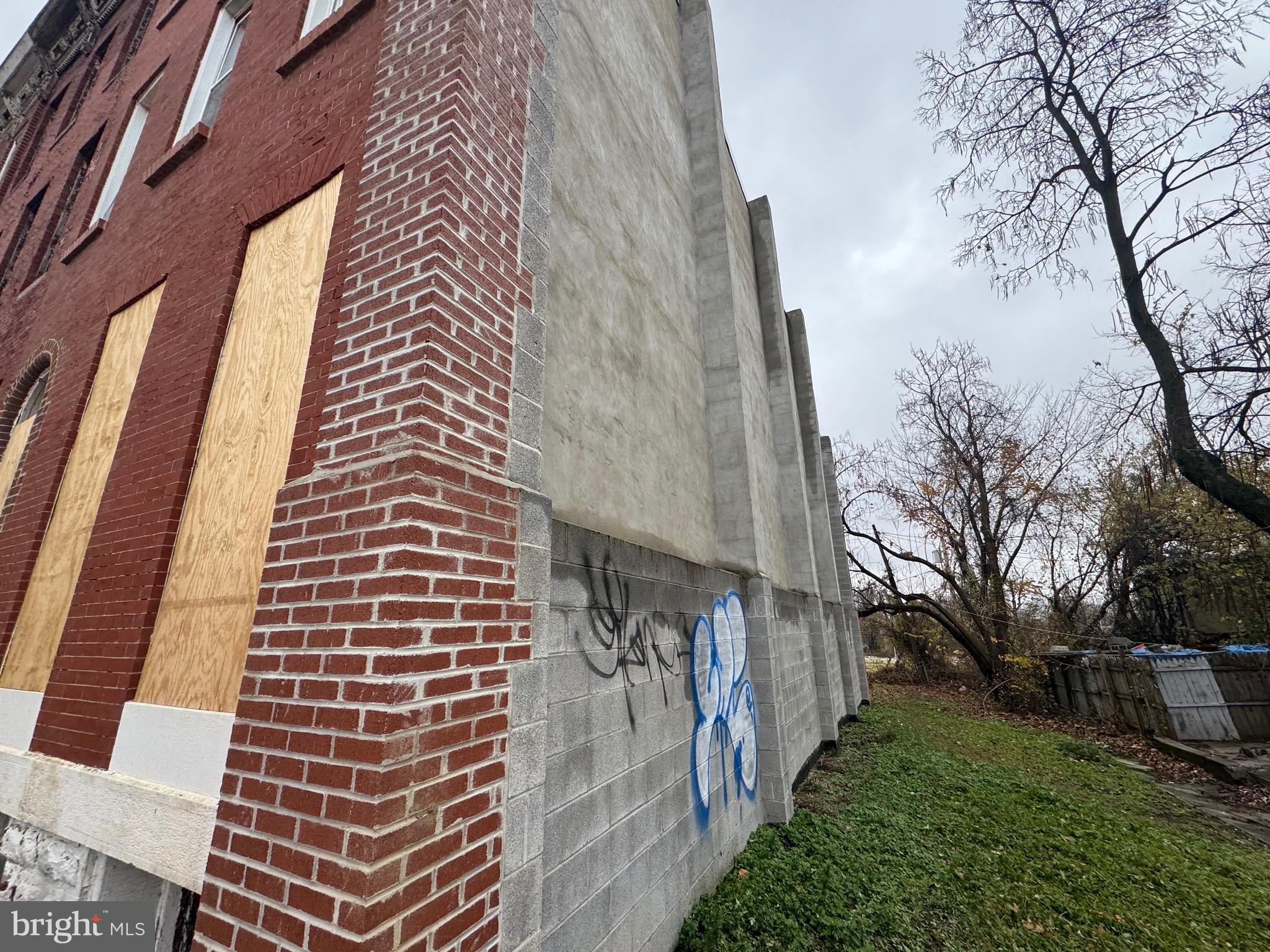 105 North Fulton Avenue Baltimore, MD 21223 - Photo 4 of 38 a view of a building