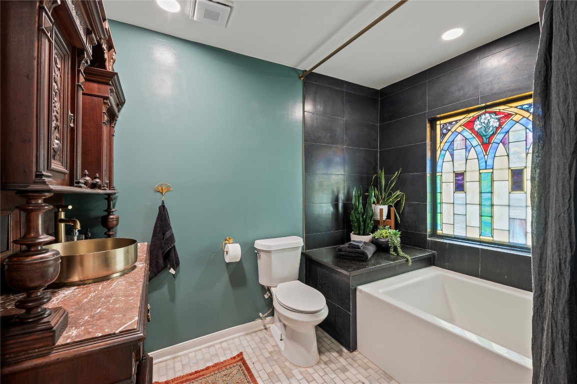 1908 Deats Road Dickinson, TX 77539 - Photo 19 of 41 Beautiful primary bath with stained glass window over the tub.