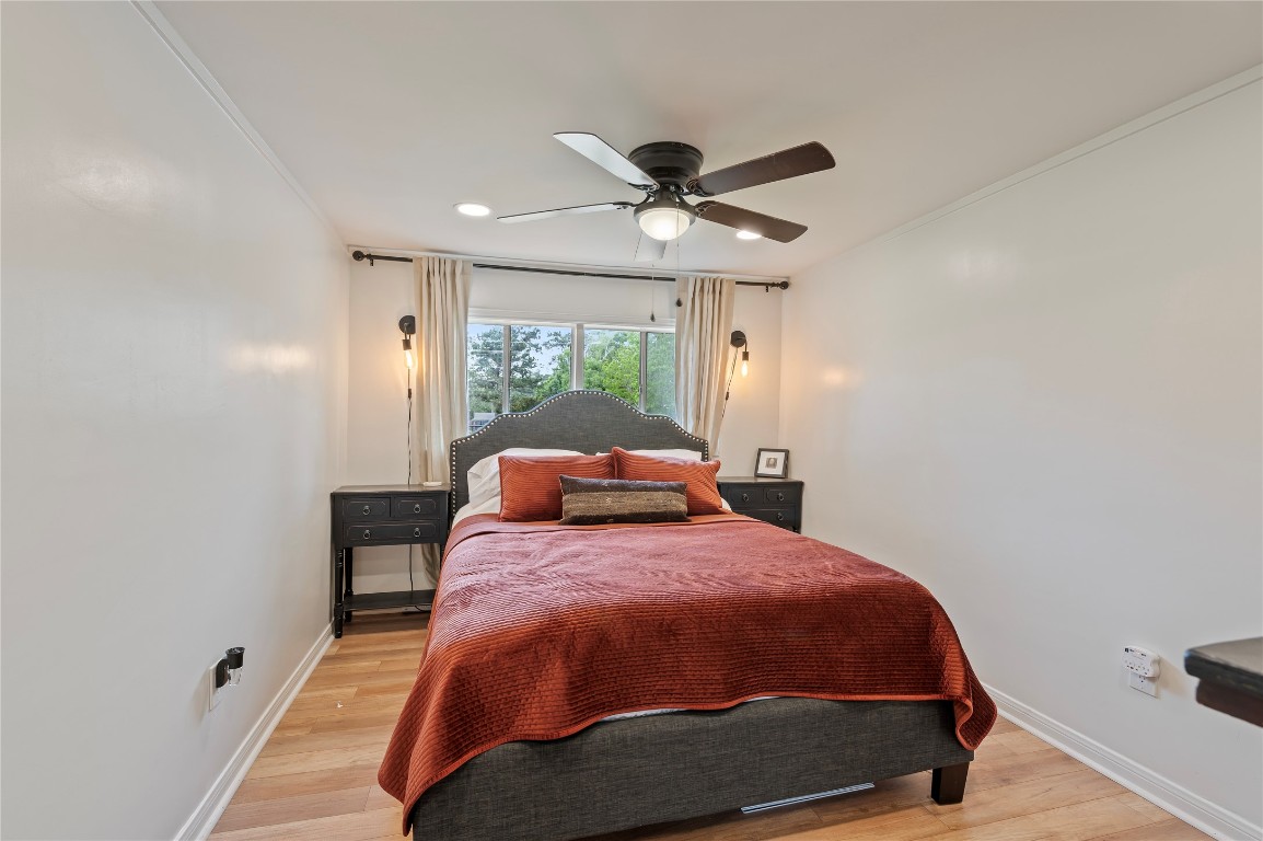 1908 Deats Road Dickinson, TX 77539 - Photo 21 of 41 2nd bedroom is spacious with front yard views and ample closet space.